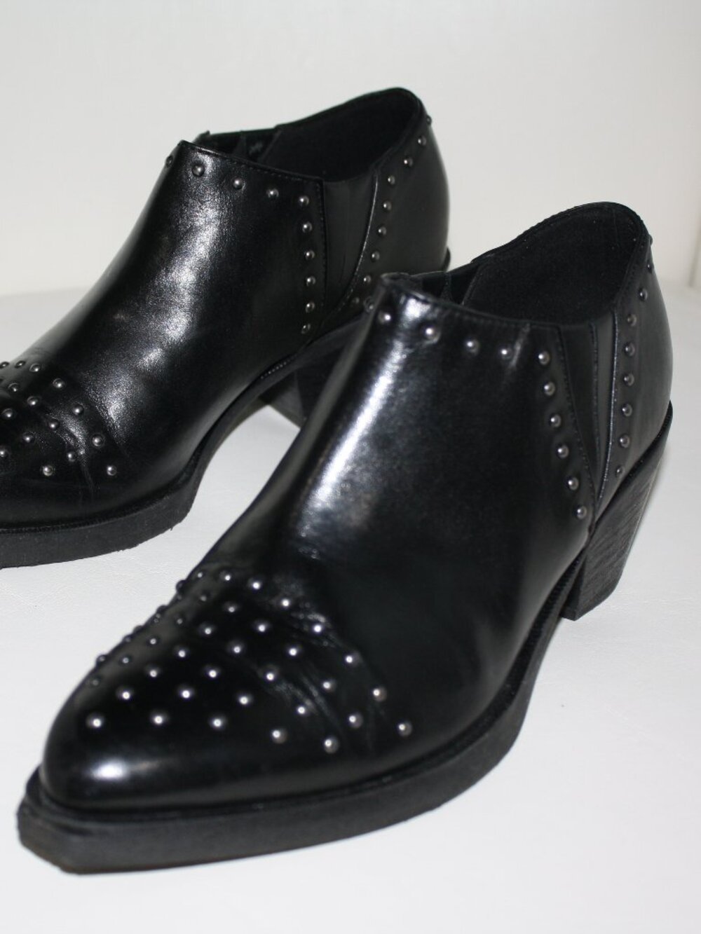 NWOT GEOX Respira Lovai  Leather Studded Western Ankle Boots NWOT - Black Size 8